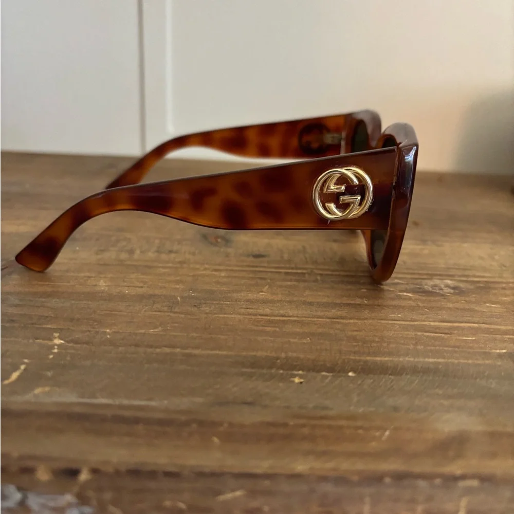 Gucci Women's GG0142SA Havana square sunglasses tortoise